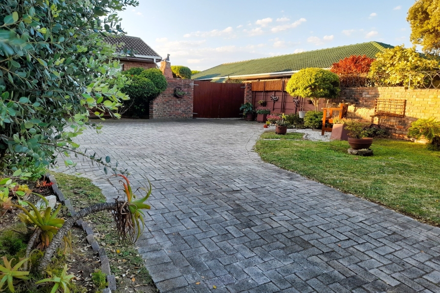 4 Bedroom Property for Sale in Walmer Downs Eastern Cape